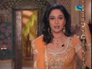 madhuri dixit scenes from the show: kahin na kahin koi hai mature